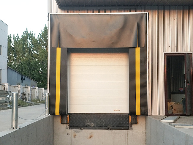 西朗门业提升门、门封、装卸平台